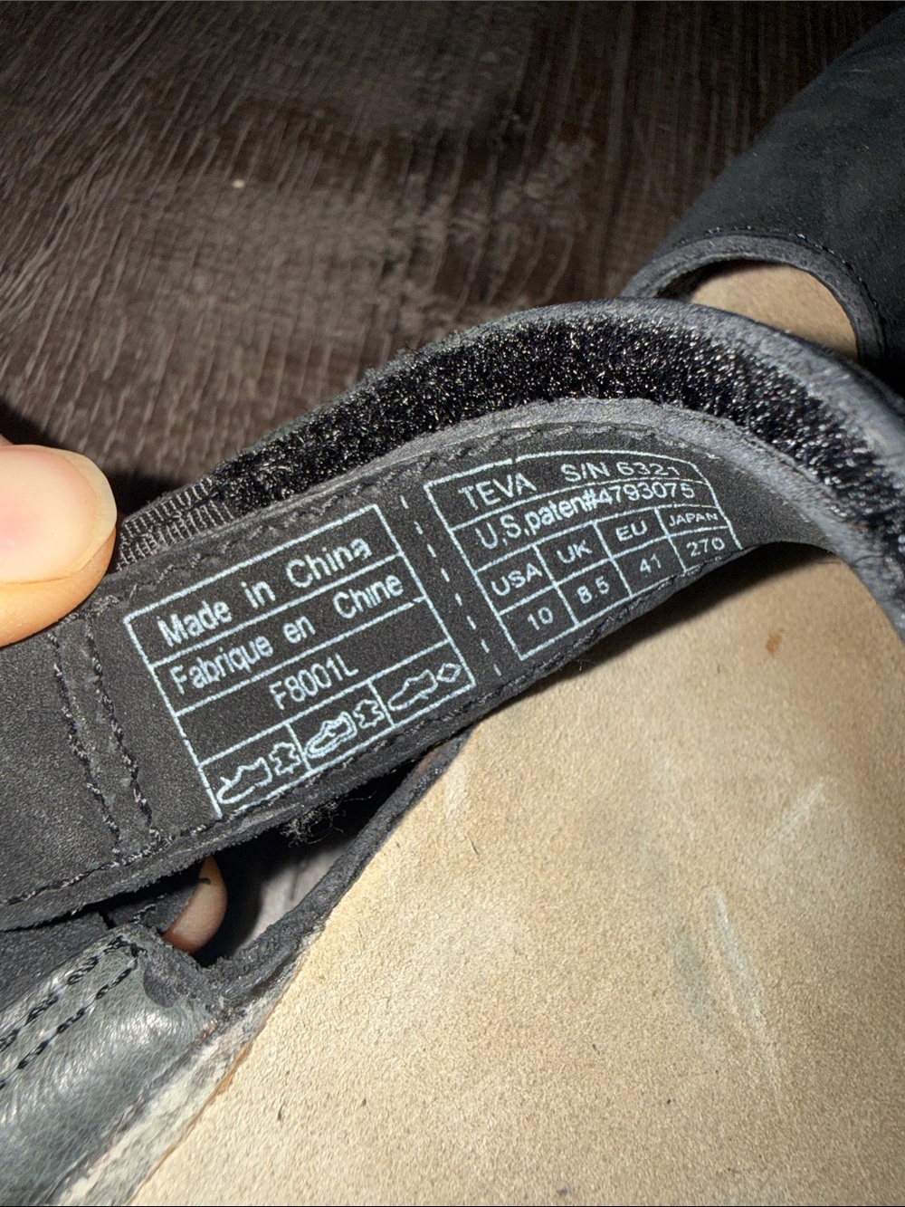 Teva Women's Black Open-Toe Hook and Loop Sandal sz 10 vintage suede w/ shoe pad - Picture 4 of 6